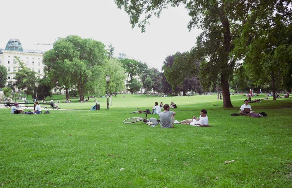 24 reasons why Vienna's an awesome summer city - Vienna Würstelstand